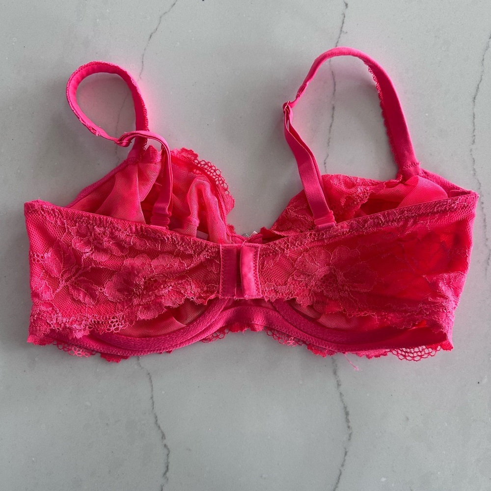 Victoria's Secret Body by Victoria Unlined DemI Lace Convertible Bra - 36DDD - Picture 4 of 11